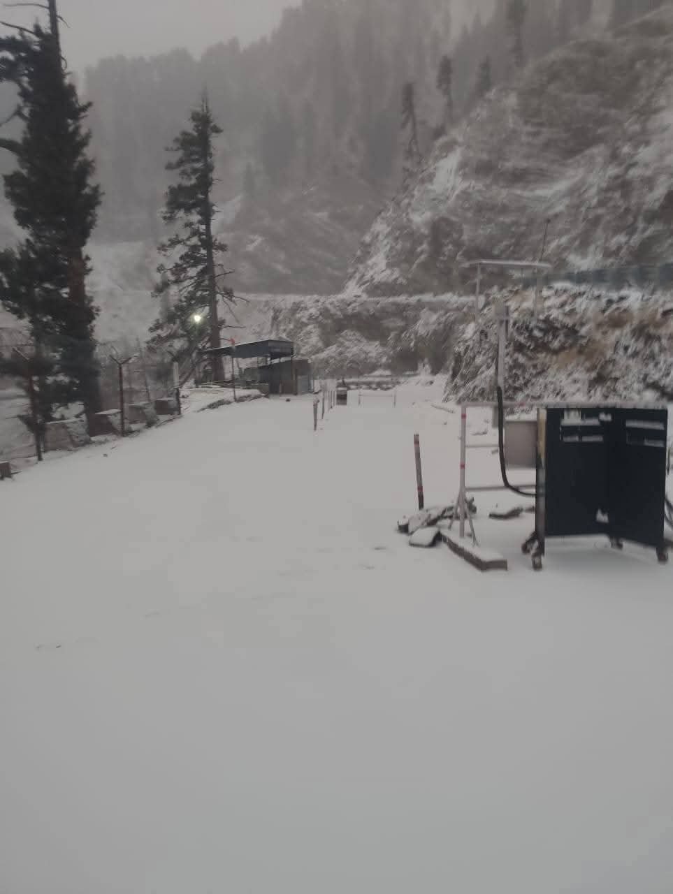 Mughal Road, SSG Road, Kishtwar–Sinthan Road closed due to snow accumulation